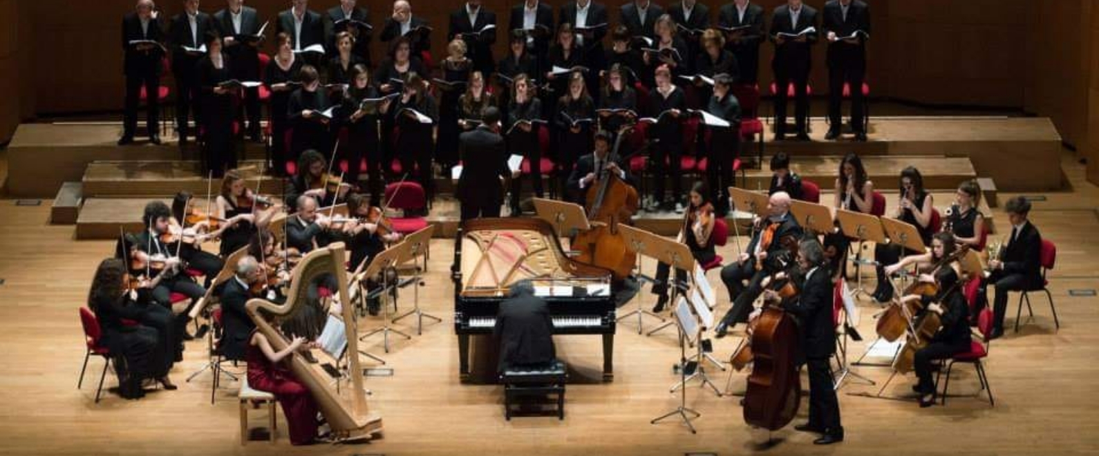 ASSOCIAZIONE <strong>CORALE INTONANDO</strong>